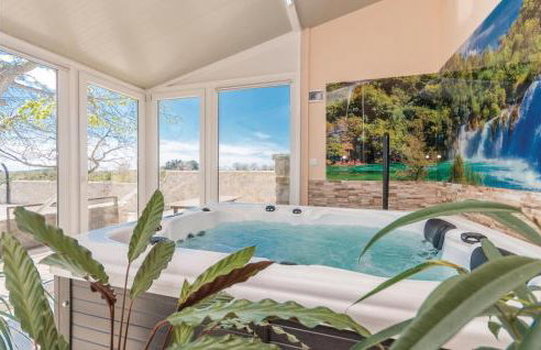 Nice Home In Nadin With Wifi - Photo 2