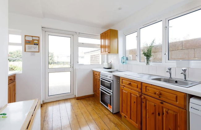 Sunny Seafront Chalet - Sleeps 6 - Photo 49