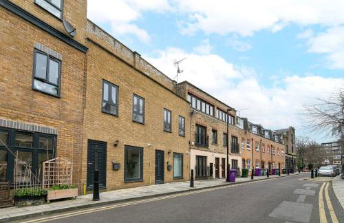 3-Bedroom House with 2 Living Rooms & Balcony near Brick Lane, London - Foto 16