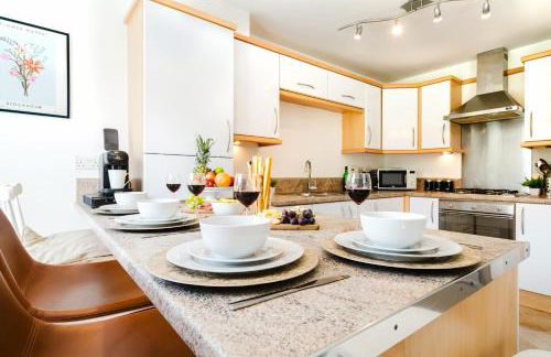 2BR Flat Near City Centre with Free Parking - Foto 57