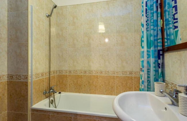 Alvor 2 Bedrooms Balcony Flat - Photo 16