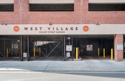 100 Year-Old Historic Brick 2BR Loft & Large Patio & Hammocks & High Ceiling - Foto 138