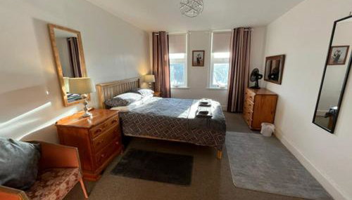 Centrally located 2 bed modern flat with harbour views - Foto 4