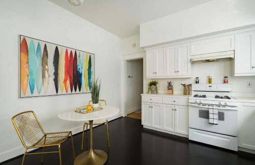 The Art Deco Lounge - 95 WalkScore - Live Music - Photo 5