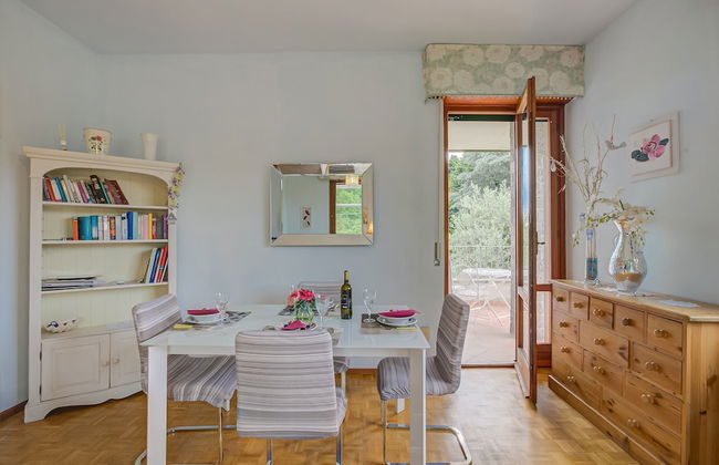 Connie s Apartment in Monvalle - Foto 10