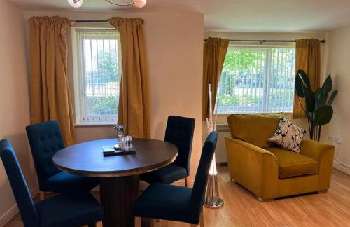 Modern Beautiful Gated Two Bed Apartment - Foto 7