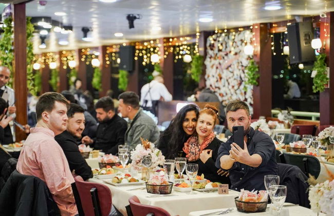 Crociera serale con cena e spettacolo - Foto 3