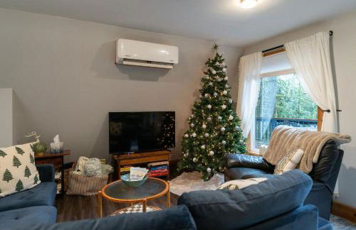 Secluded Forest Cabin with Hot Tub and Private Waterfall - Foto 22