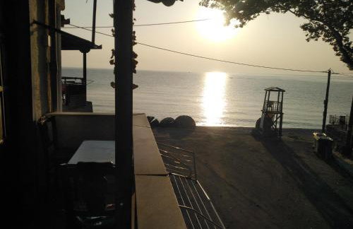 Kamari Beach guest house - Photo 21