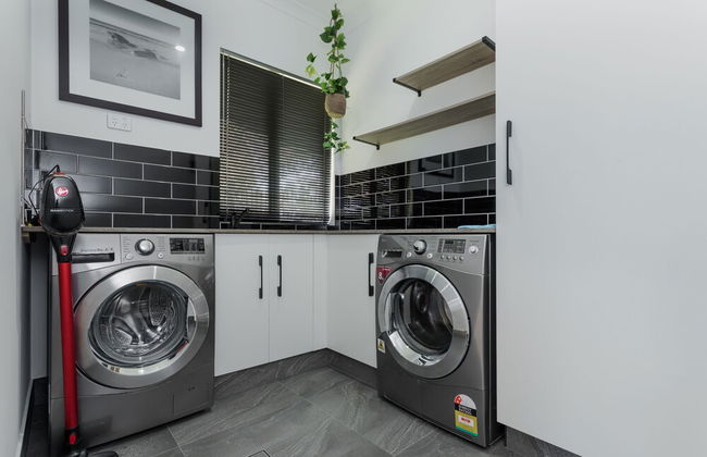 Luxe Home by the BnB Collection - Photo 15