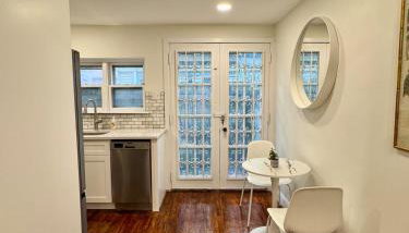 Center City Trinity with Roof Deck, Patio & Workspace - Foto 4