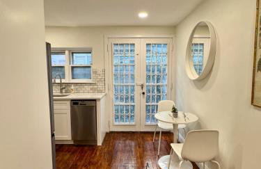 Center City Trinity with Roof Deck, Patio & Workspace - Foto 4