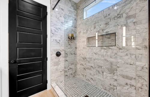 Lakefront Stay for 16 with Pool Dock & Game Room - Foto 38