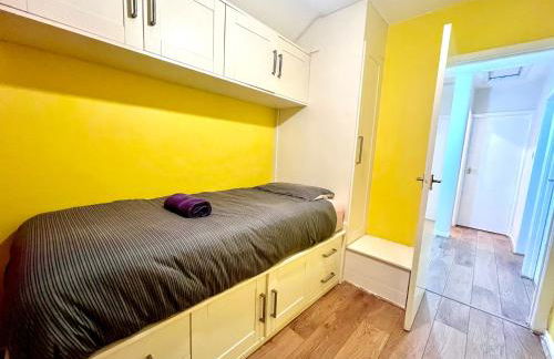 Spacious 3-Bed Family Retreat with Cosy Living and Garden! Free parking - Foto 20