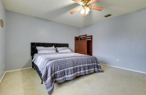 Family-Friendly Arlington Home with Private Yard! - Foto 26