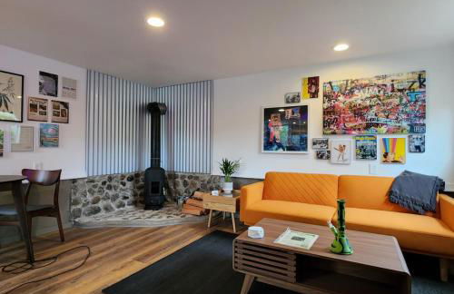 Unique Farm Apartment with Woodstove - Foto 5