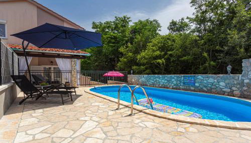 Apartment With A Private Swimming Pool, Garden & BBQ - Photo 2