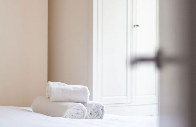 Spacious 3-bed flat by popular Waterloo - Photo 14