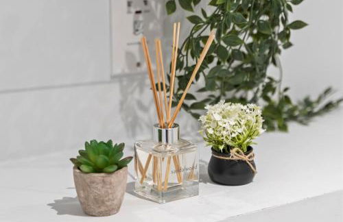 Tropical Suite - 2 Bed 2 Bath City Centre Netflix Games - Exclusive Weekly and Monthly DEALS - Raozee Homes - Foto 41