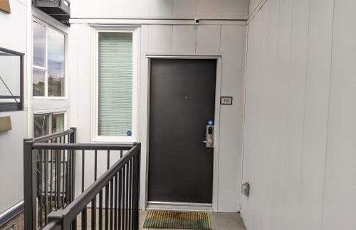 A premier smart condo with parking - Foto 20