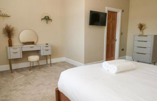 Meadow Manor And Spa - Photo 49