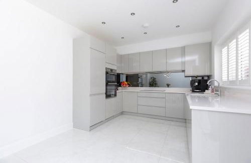 Detached Modern 3 Bedroom House - Photo 29