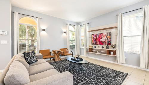 Family Retreat 6BR Villa with Private Pool, Spa & Theater near Disney - Foto 2