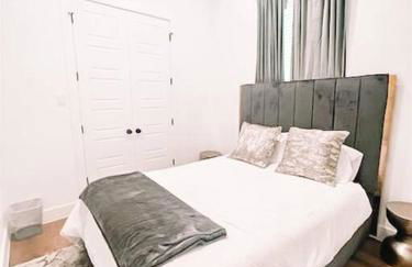 Pet Friendly Stylish 4 Bedroom home Close to All - Foto 12