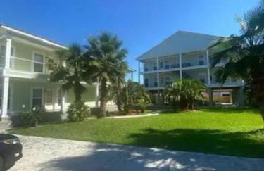 Quiet 3BR Escape, 4 TVs, Kitchen, Parking -F- - Foto 11