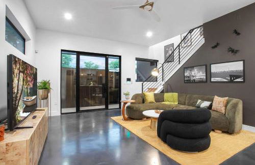 Full Duplex ATX Modern Creekside Retreat 2 Pools - Foto 45