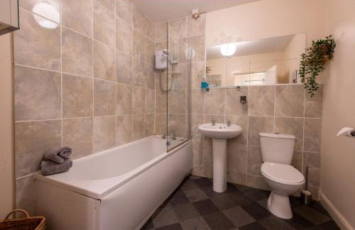 13 Victoria Road Apartment - Photo 3