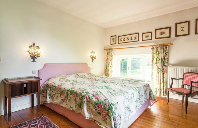 Mansion in Beauplateau Near Forest - Photo 11