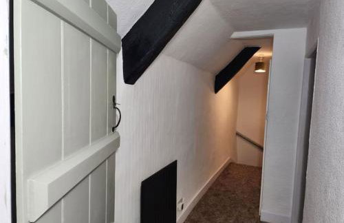 Swan Cottage 2-Bedroom-Netflix-Parking-Nature-Canal - Photo 31