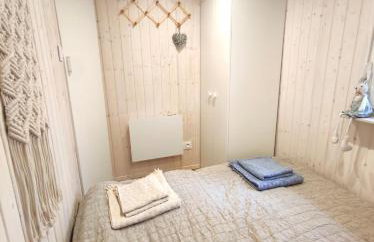 Domek lubiana180 SCANDI wśród drzew JACUZZI SAUNA KOMiNEK i TARAS na dachu jezioro Kaszuby Pieski tylko do 10kg za dodatkową opłatą - Foto 43