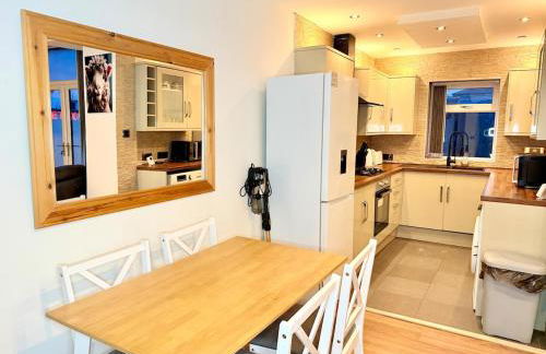 Comfortable 4BR House Ideal for Families & Workers - Foto 36