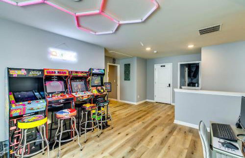 Open Plan Arcade Home with Natural Hardwoods Sleeps 10 - Foto 6