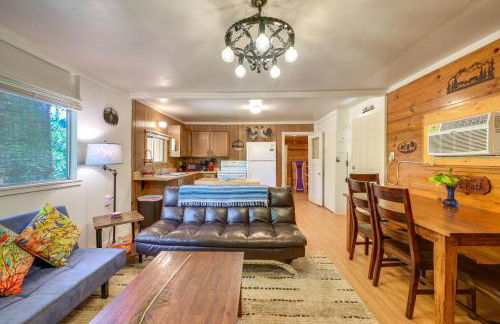 Rustic Cabin with Patio 8 Mi to Kings Canyon Park - Foto 4