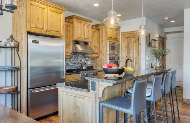 Blue Skies Lakeside Family-friendly Getaway w/ Hot Tub & BBQ - Foto 6