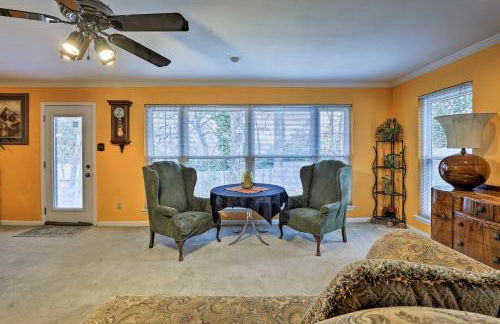 2 Mi to Lake Arlington Spacious Escape with Deck - Foto 10