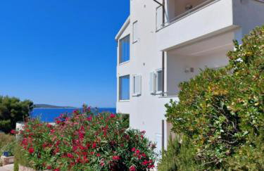 Sunny Terrace Zavala Hvar studio with terrace - Foto 1