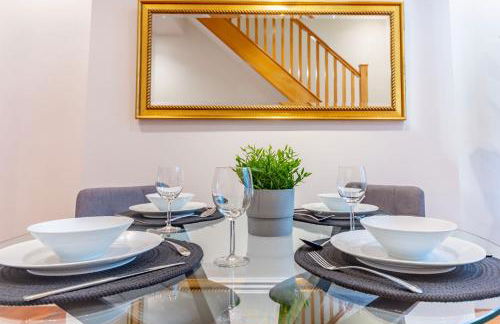 Luxury Spacious Flat For 4 Guests & Free Parking - Photo 3