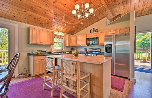 Cozy Apt with Hot Tub and Deck, 10 Mi to Stowe Resort! - Foto 8