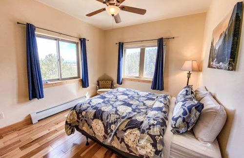 New! Beautiful, Spacious Modern Home on a Large Acreage - Peaks & Prairies Retreat - Foto 21