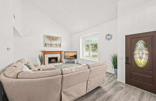 Newly Remodel Luxury Home with Hotel-Like Amenity - Foto 26