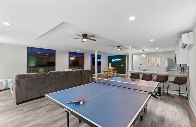 Fireside Fun by Avantstay Sleeps 18 Waterfront + Pool - Foto 2