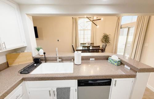 8 Mins From The Strip & 5 From Airport with Pool - Foto 5