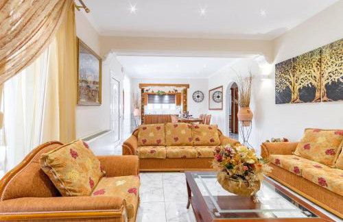 Angela a la Corfu - Foto 42