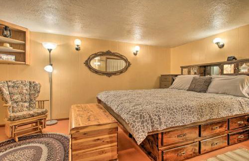 Cozy Home with Hot Tub Half Mi to Salmon River! - Foto 17