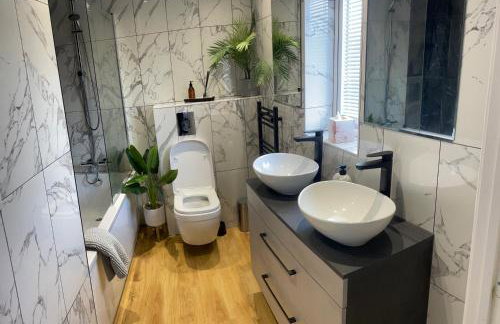 Lovely Coach House - Photo 7