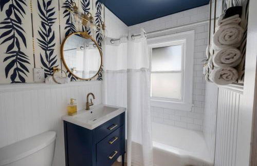 Quaint Cottage in heart of LYH - POOL with HOT TUB! - Foto 24